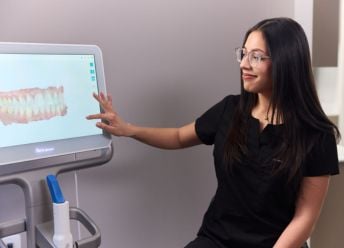 CascadesONE professional showing 3D imaging of teeth